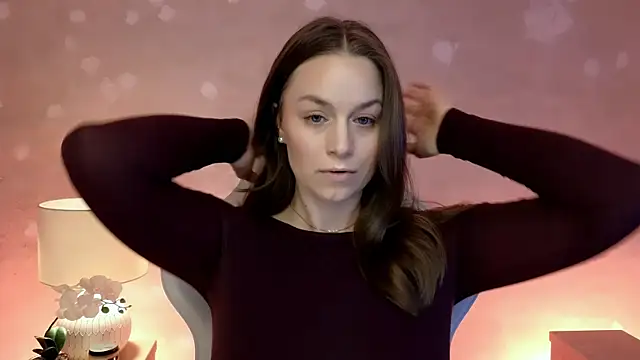 Snapshot of MilaFleur chatting on June 5, 2:12 pm MilaFleur online show from June 5, 2:12 pm