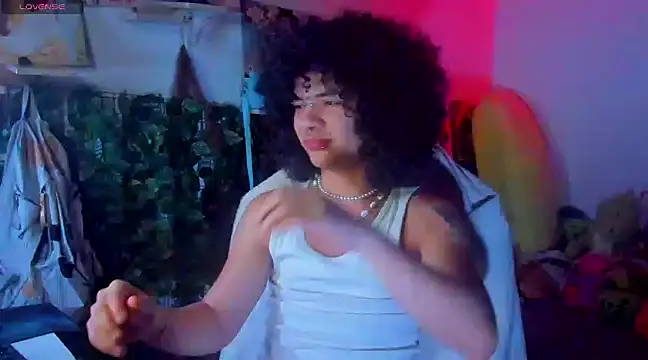 Snapshot of sweetvond_ chatting on March 3, 3:52 am sweetvond  online show from March 3, 3:52 am