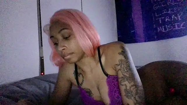 Snapshot of sexybribri@xh chatting on March 7, 2:57 am sexybribrixh online show from March 7, 2:57 am