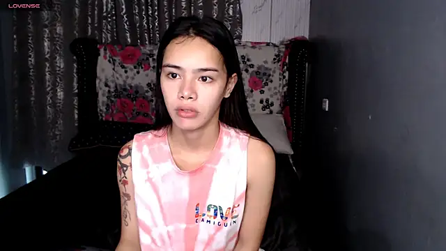 Snapshot of shecutie69 chatting on December 5, 1:36 am shecutie69 online show from December 5, 1:36 am