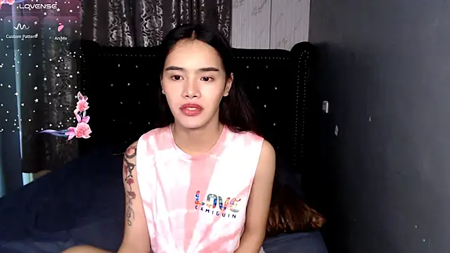 Snapshot of shecutie69 chatting on December 23, 2:20 am shecutie69 online show from December 23, 2:20 am