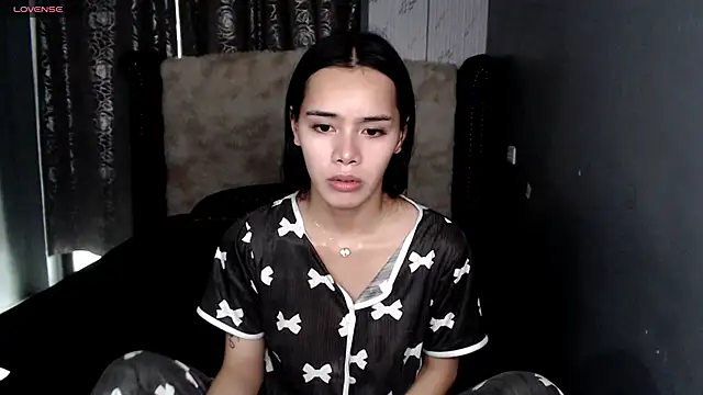 Snapshot of shecutie69 chatting on February 8, 2:59 am shecutie69 online show from February 8, 2:59 am