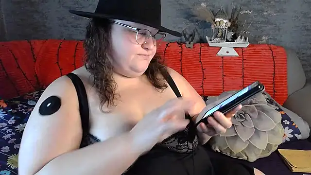 Snapshot of ThickBones chatting on October 29, 12:40 pm ThickBones online show from October 29, 12:40 pm