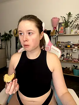 sweetest pie online show from November 13, 11:47 pm