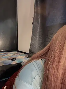 Snapshot of _Danna chatting on June 12, 10:47 am Danna online show from June 12, 10:47 am