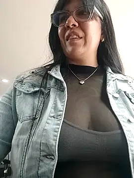 aisha latina online show from April 30, 2:56 pm