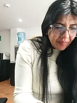 aisha latina online show from May 27, 3:31 pm