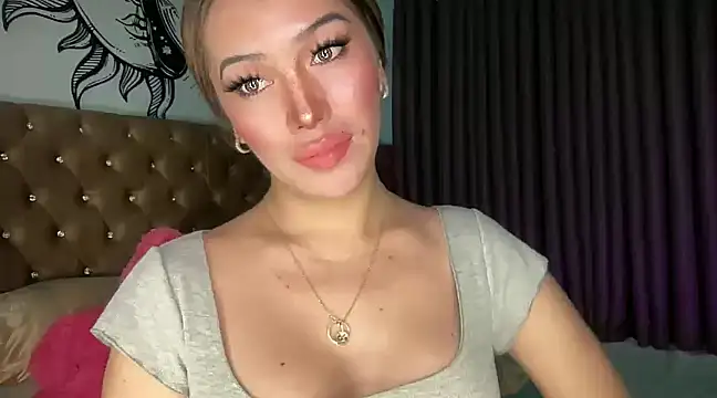 Snapshot of Jasmine_Elcock chatting on December 19, 8:34 am Jasmine Elcock online show from December 19, 8:34 am