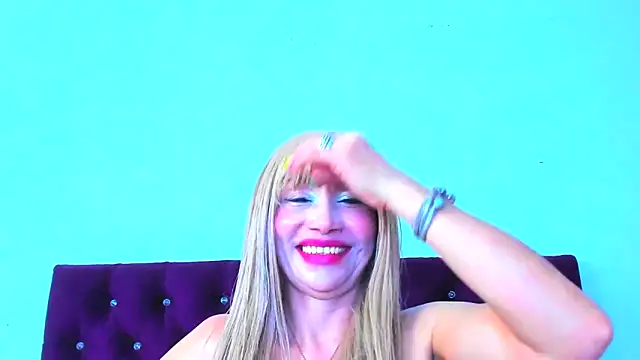 Snapshot of almabeckelt chatting on February 20, 8:42 pm almabeckelt online show from February 20, 8:42 pm