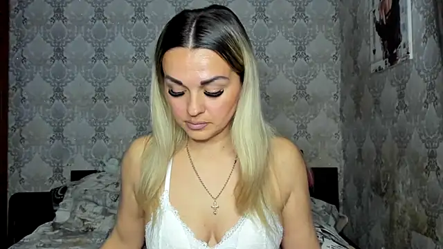 Snapshot of NicoletMoore chatting on March 19, 8:35 pm NicoletMoore online show from March 19, 8:35 pm