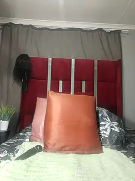 HoneyDropsX online show from March 2, 8:40 pm