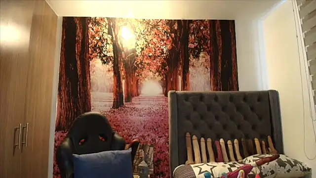 Snapshot of sofia23dirty chatting on February 22, 5:44 pm sofia23dirty online show from February 22, 5:44 pm