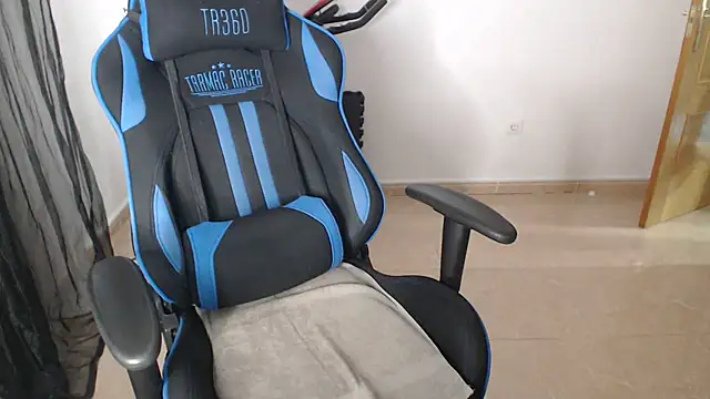 LARACRUZ30 online show from February 15, 7:38 am