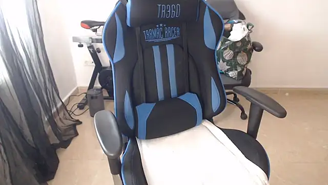 LARACRUZ30 online show from April 10, 2:55 pm