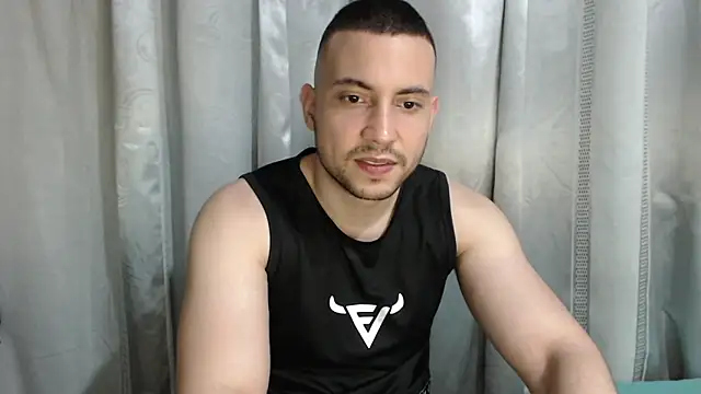 Snapshot of Armando_2002 chatting on May 19, 3:02 am Armando 2002 online show from May 19, 3:02 am