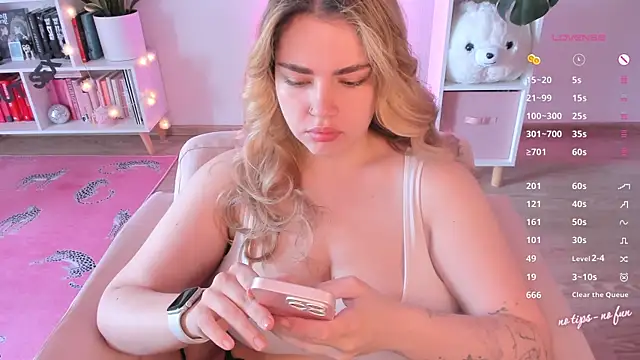Snapshot of pussy-kattt chatting on July 10, 9:01 am pussy-kattt online show from July 10, 9:01 am