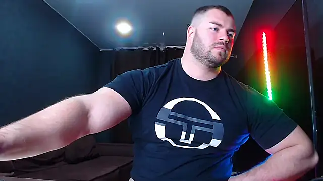 Snapshot of muscularjohnforuX chatting on February 16, 12:21 pm muscularjohnforuX online show from February 16, 12:21 pm