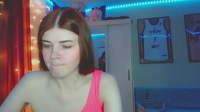 Snapshot of Klementa chatting on June 24, 6:29 pm Klementa online show from June 24, 6:29 pm