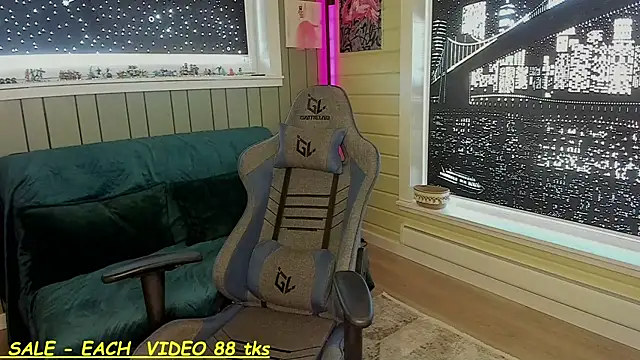 SandyChris online show from March 17, 8:18 am