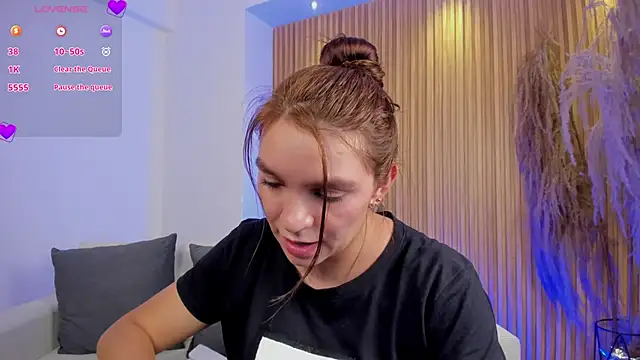 miataylorr1 online show from February 27, 6:20 pm