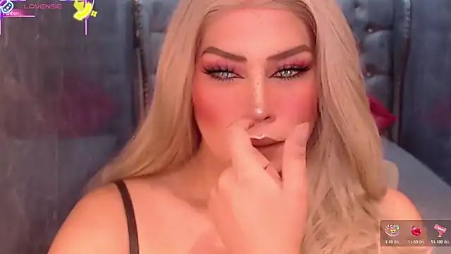 Snapshot of QUEEN_GIAMOORE69 chatting on September 23, 7:28 pm QUEEN GIAMOORE69 online show from September 23, 7:28 pm