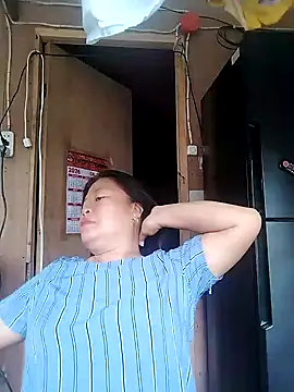 Snapshot of lickmepussy21 chatting on February 24, 4:43 am lickmepussy21 online show from February 24, 4:43 am