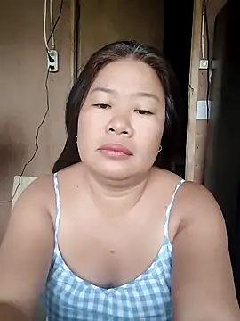 Snapshot of lickmepussy21 chatting on April 9, 9:42 pm lickmepussy21 online show from April 9, 9:42 pm