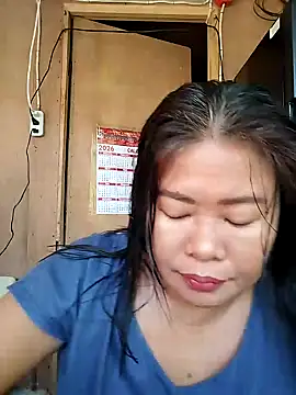 Snapshot of lickmepussy21 chatting on April 10, 10:25 pm lickmepussy21 online show from April 10, 10:25 pm