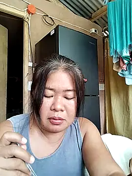 Snapshot of lickmepussy21 chatting on April 13, 5:13 am lickmepussy21 online show from April 13, 5:13 am