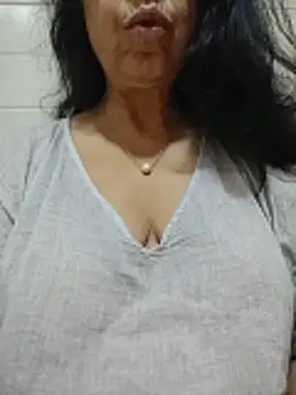 Snapshot of Susannemilf chatting on April 21, 10:45 pm Susannemilf online show from April 21, 10:45 pm