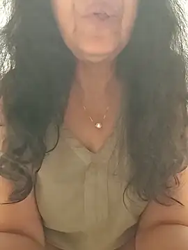 Snapshot of Susannemilf chatting on May 15, 3:46 am Susannemilf online show from May 15, 3:46 am