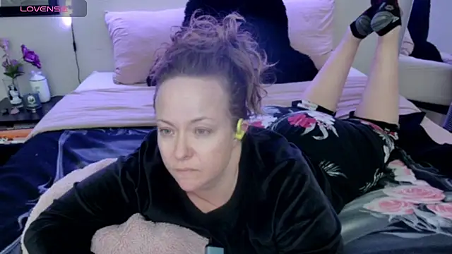 julimonroe online show from March 2, 3:24 am