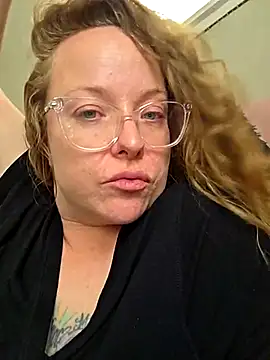 julimonroe online show from March 11, 8:09 pm