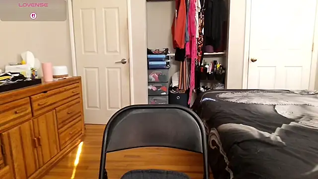 julimonroe online show from November 18, 6:56 pm