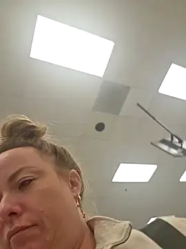 julimonroe online show from March 28, 2:11 am