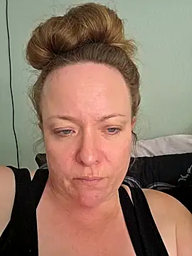 julimonroe online show from April 11, 7:40 pm