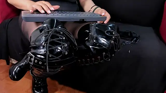 Snapshot of MissVioleta1 chatting on April 23, 12:15 pm MissVioleta1 online show from April 23, 12:15 pm