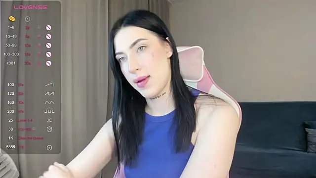 Snapshot of JenniferQueen11 chatting on December 14, 12:44 pm JenniferQueen11 online show from December 14, 12:44 pm