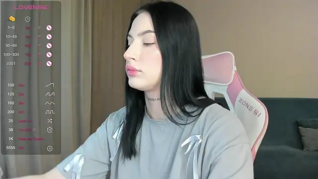 Snapshot of JenniferQueen11 chatting on December 20, 1:22 pm JenniferQueen11 online show from December 20, 1:22 pm