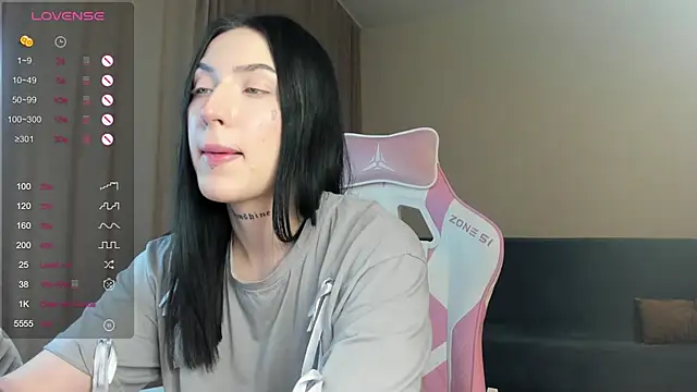Snapshot of JenniferQueen11 chatting on January 10, 7:54 pm JenniferQueen11 online show from January 10, 7:54 pm