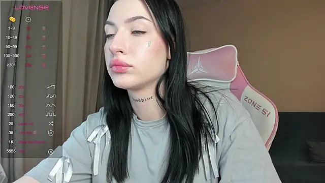 Snapshot of JenniferQueen11 chatting on January 17, 5:51 pm JenniferQueen11 online show from January 17, 5:51 pm