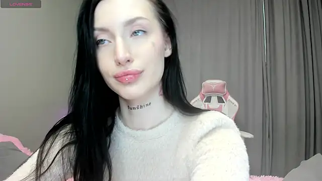 Snapshot of JenniferQueen11 chatting on October 4, 8:01 am JenniferQueen11 online show from October 4, 8:01 am