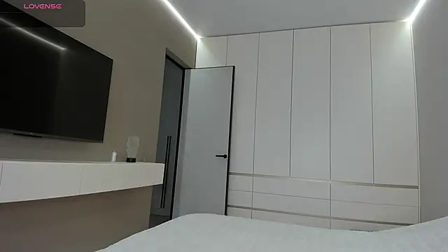 JenniferQueen11 online show from April 19, 9:19 am