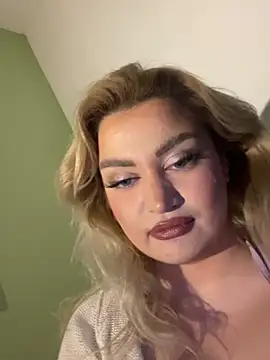 Snapshot of EmiliaPetrova chatting on February 14, 9:10 pm EmiliaPetrova online show from February 14, 9:10 pm