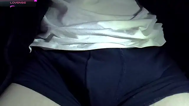 Snapshot of VirtualPear chatting on March 6, 1:46 pm VirtualPear online show from March 6, 1:46 pm