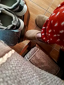 feet toes online show from March 14, 5:27 am