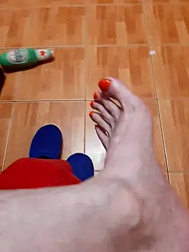 feet toes online show from October 14, 8:20 pm