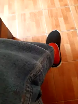 Snapshot of feet_toes chatting on July 16, 9:15 am feet toes online show from July 16, 9:15 am