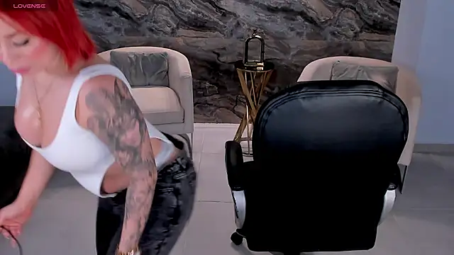 MadelineFox online show from February 24, 8:34 am