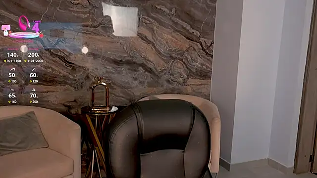 Snapshot of MadelineFox chatting on June 2, 9:44 am MadelineFox online show from June 2, 9:44 am